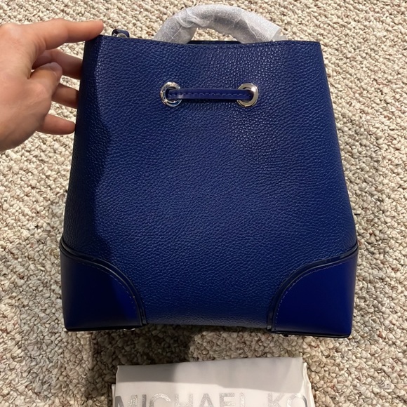 MICHAEL KORS
Mercer Gallery Small Pebbled Leather Shoulder Bag
30H9SZ5L1L - Picture 12 of 12